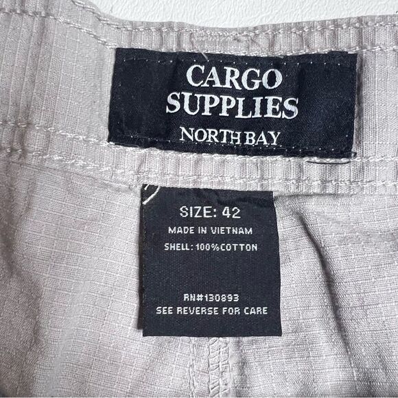 NWT Tan Cargo Supplies Cargo Shorts with Classic Fit and Flat Front - Picture 3 of 4